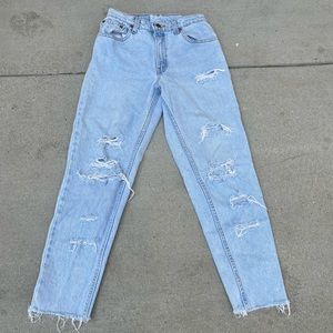 Vintage Levi’s 550 light wash distressed jeans